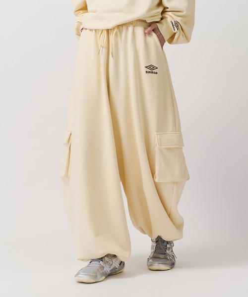 UMBRO(アンブロ)の「【UMBRO for Lui's】BALLOON CURVE CARGO SWEAT PANTS / バルーンカーブカーゴスウェットパンツ(スウェットパンツ・メンズ・ブラック/アイボリー・S/M)」の22枚目の写真