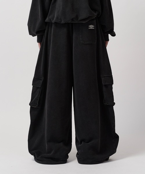 UMBRO(アンブロ)の「【UMBRO for Lui's】BALLOON CURVE CARGO SWEAT PANTS / バルーンカーブカーゴスウェットパンツ(スウェットパンツ・メンズ・ブラック/アイボリー・S/M)」の10枚目の写真