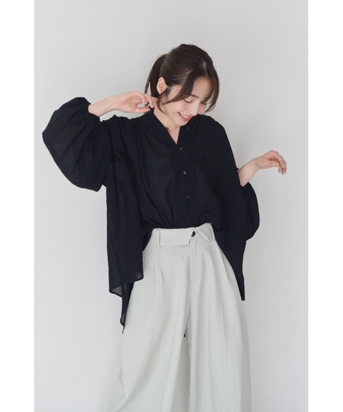 FMiBL(ファミル)の「ボリュームスリーブコットンブラウス(シャツ/ブラウス・レディース・ブラック/ホワイト/アイボリー・FREE)」の4枚目の写真
