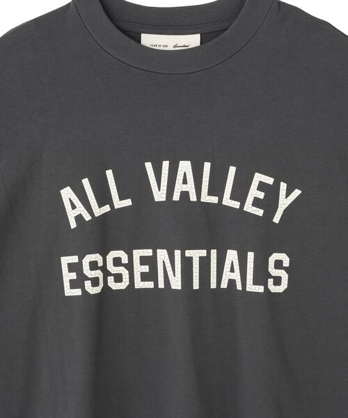 FOG ESSENTIALS(エフオージーエッセンシャルズ)の「Fear of God ESSENTIALS/FOG エッセンシャルズ/MERCH LONG SLEEVE TEE(Tシャツ/カットソー・メンズ・チャコールグレー/グレー・M/L/XL/S)」の5枚目の写真