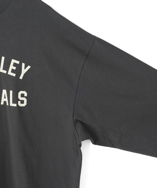 FOG ESSENTIALS(エフオージーエッセンシャルズ)の「Fear of God ESSENTIALS/FOG エッセンシャルズ/MERCH LONG SLEEVE TEE(Tシャツ/カットソー・メンズ・チャコールグレー/グレー・M/L/XL/S)」の6枚目の写真