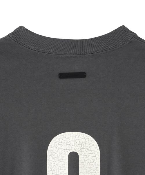 FOG ESSENTIALS(エフオージーエッセンシャルズ)の「Fear of God ESSENTIALS/FOG エッセンシャルズ/MERCH LONG SLEEVE TEE(Tシャツ/カットソー・メンズ・チャコールグレー/グレー・M/L/XL/S)」の9枚目の写真