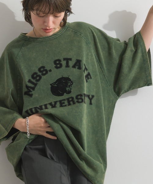 enhaut(アンオート)の「ピグメント加工天竺 パンサー フロッキー プリント ラグラン 裾ドロスト Tシャツ 半袖(Tシャツ/カットソー・レディース・チャコールグレー/ブルー/レッド/グリーン/ブラウン・FREE)」の3枚目の写真