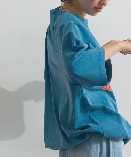 enhaut(アンオート)の「ピグメント加工天竺 パンサー フロッキー プリント ラグラン 裾ドロスト Tシャツ 半袖(Tシャツ/カットソー・レディース・チャコールグレー/ブルー/レッド/グリーン/ブラウン・FREE)」の10枚目の写真