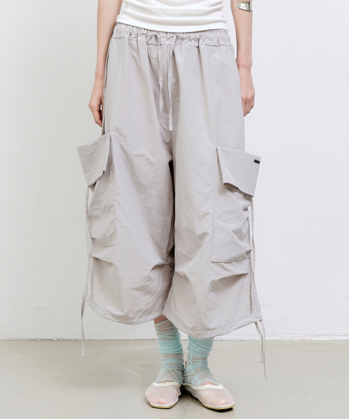 NICK&NICOLE(ニックアンドニコール)の「BERMUDA UTILITY CARGO PANTS_GRAY(スウェットパンツ・レディース・その他・FREE)」の1枚目の写真