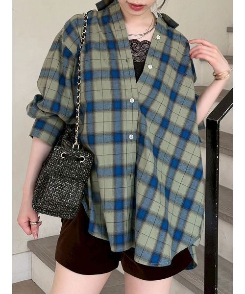 LILY BROWN(リリーブラウン)の「オンブレーツイストネルシャツ(シャツ/ブラウス・レディース・ブラウン/グリーン/ホワイト・F)」の3枚目の写真