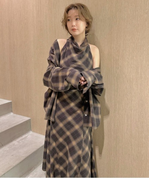 LILY BROWN(リリーブラウン)の「オンブレーツイストネルシャツ(シャツ/ブラウス・レディース・ブラウン/グリーン/ホワイト・F)」の4枚目の写真