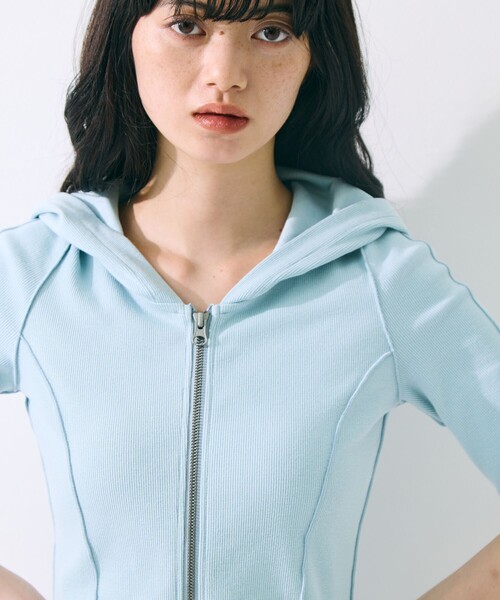 STUDIOUS(ステュディオス)の「【STUDIOUS/ステュディオス】Zip Up Hoodie Rib Top/ジップアップフーディリブトップ(パーカー・レディース・ライトブルー/ブラック/キナリ・FREE)」の5枚目の写真