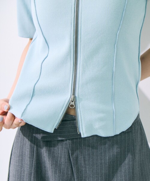 STUDIOUS(ステュディオス)の「【STUDIOUS/ステュディオス】Zip Up Hoodie Rib Top/ジップアップフーディリブトップ(パーカー・レディース・ライトブルー/ブラック/キナリ・FREE)」の4枚目の写真