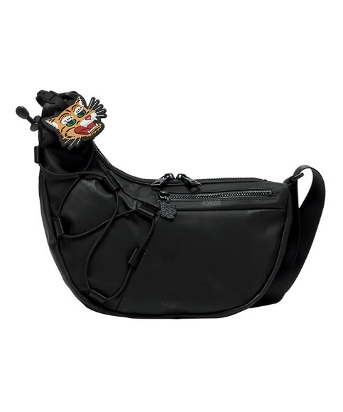 Onitsuka Tiger(オニツカタイガー)の「SMALL PRINTED MESSENGER BAG / スモールプリンテッドメッセンジャーバッグ(ショルダーバッグ・レディース・ブラック・OS)」の1枚目の写真
