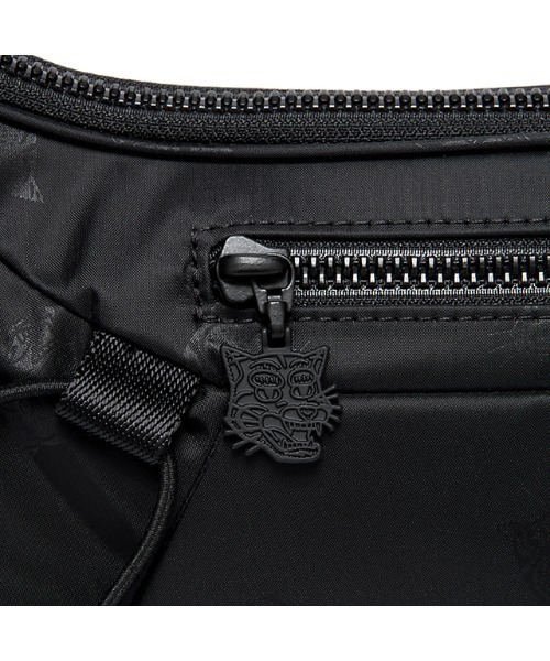 Onitsuka Tiger(オニツカタイガー)の「SMALL PRINTED MESSENGER BAG / スモールプリンテッドメッセンジャーバッグ(ショルダーバッグ・レディース・ブラック・OS)」の3枚目の写真