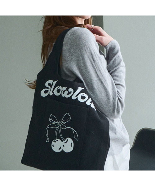 SLOWLOLLI(スローローリ)の「Cherry-printed mini bag - Black(エコバッグ/サブバッグ・レディース・ブラック/Beige・FREE)」の1枚目の写真