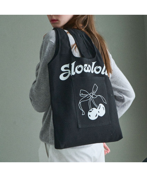 SLOWLOLLI(スローローリ)の「Cherry-printed mini bag - Black(エコバッグ/サブバッグ・レディース・ブラック/Beige・FREE)」の6枚目の写真