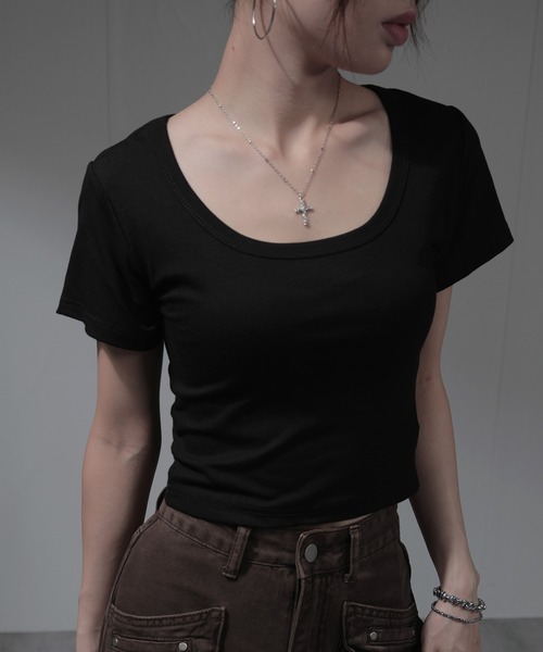 nonomi(ノノミ)の「デコルテオープン クロップド丈 半袖タイトTシャツ(Tシャツ/カットソー・レディース・ピンク/グレー/ブラック/ホワイト・L/M)」の2枚目の写真