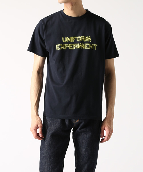 uniform experiment(ユニフォームエクスペリメント)の「NEON TEE(Tシャツ/カットソー・メンズ・ネイビー/ホワイト/ブラック・1/2/3)」の3枚目の写真