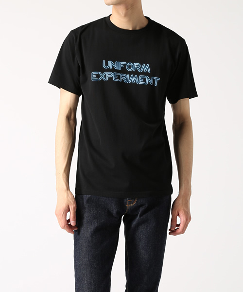 uniform experiment(ユニフォームエクスペリメント)の「NEON TEE(Tシャツ/カットソー・メンズ・ネイビー/ホワイト/ブラック・1/2/3)」の1枚目の写真