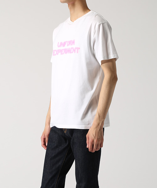 uniform experiment(ユニフォームエクスペリメント)の「NEON TEE(Tシャツ/カットソー・メンズ・ネイビー/ホワイト/ブラック・1/2/3)」の4枚目の写真