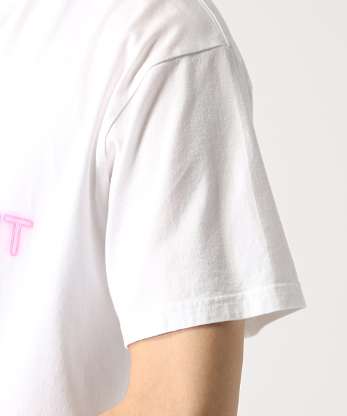 uniform experiment(ユニフォームエクスペリメント)の「NEON TEE(Tシャツ/カットソー・メンズ・ネイビー/ホワイト/ブラック・1/2/3)」の7枚目の写真