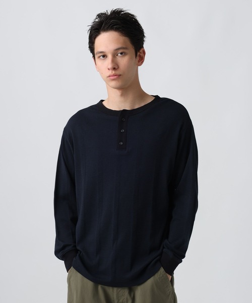 Robert P.Miller（ロバート ピー ミラー）の「[WEB限定]【Robert P.Miller】Panel Rib Henryneck Tee（Tシャツ/カットソー・メンズ・ネイビー/ブラック/ダークグレー/オフホワイト・X-LARGE/MEDIUM/LARGE）」の4枚目の写真