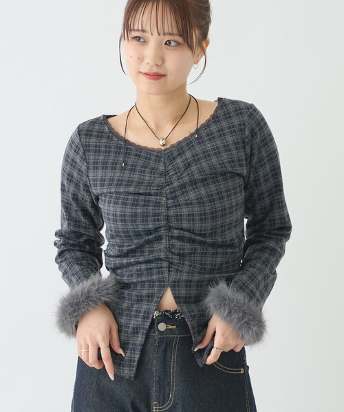 mystic(ミスティック)の「【@__misa__03 × @__3yuuuu企画 】ファーカフスフロントギャザーTOPS(Tシャツ/カットソー・レディース・アイボリー/ネイビー/グレー・FREE)」の1枚目の写真