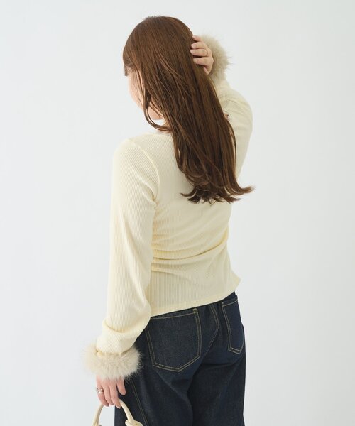 mystic(ミスティック)の「【@__misa__03 × @__3yuuuu企画 】ファーカフスフロントギャザーTOPS(Tシャツ/カットソー・レディース・アイボリー/ネイビー/グレー・FREE)」の11枚目の写真