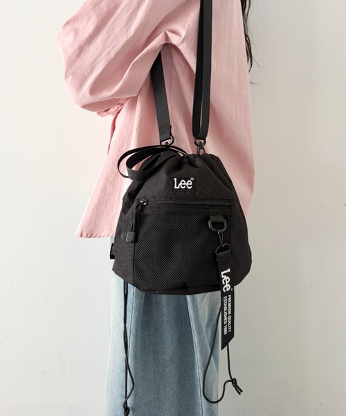 Lee(リー)の「Lee.撥水ポリエステル 2WAY巾着ショルダーバッグ.巾着バッグ(ショルダーバッグ・レディース・ブラック×グリーン/ブラック×ピンク/ブラック×パープル/ブラック×ホワイト/ブラック×ブラック・FREE)」の8枚目の写真
