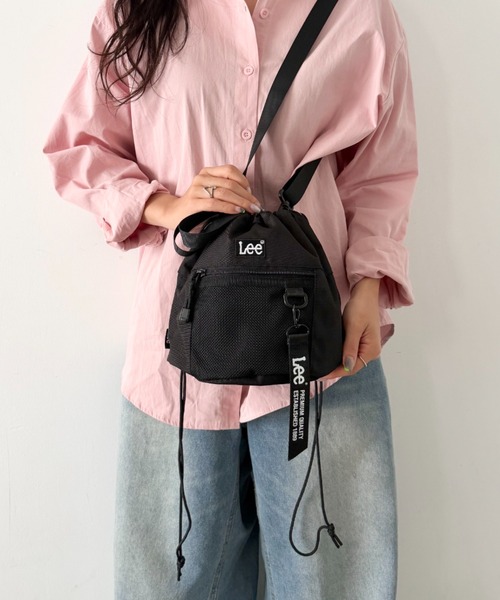 Lee(リー)の「Lee.撥水ポリエステル 2WAY巾着ショルダーバッグ.巾着バッグ(ショルダーバッグ・レディース・ブラック×グリーン/ブラック×ピンク/ブラック×パープル/ブラック×ホワイト/ブラック×ブラック・FREE)」の9枚目の写真