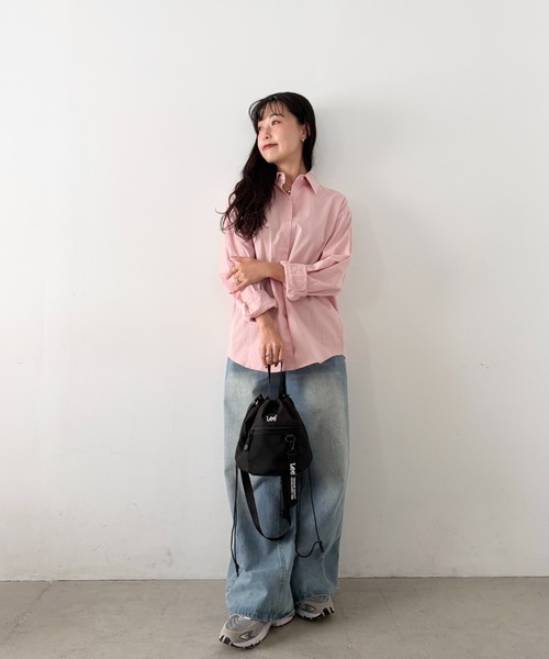 Lee(リー)の「Lee.撥水ポリエステル 2WAY巾着ショルダーバッグ.巾着バッグ(ショルダーバッグ・レディース・ブラック×グリーン/ブラック×ピンク/ブラック×パープル/ブラック×ホワイト/ブラック×ブラック・FREE)」の11枚目の写真