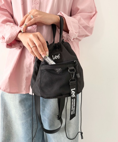Lee(リー)の「Lee.撥水ポリエステル 2WAY巾着ショルダーバッグ.巾着バッグ(ショルダーバッグ・レディース・ブラック×グリーン/ブラック×ピンク/ブラック×パープル/ブラック×ホワイト/ブラック×ブラック・FREE)」の14枚目の写真