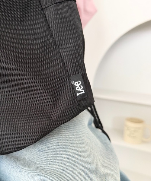 Lee(リー)の「Lee.撥水ポリエステル 2WAY巾着ショルダーバッグ.巾着バッグ(ショルダーバッグ・レディース・ブラック×グリーン/ブラック×ピンク/ブラック×パープル/ブラック×ホワイト/ブラック×ブラック・FREE)」の19枚目の写真