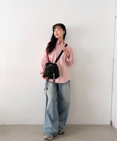 Lee(リー)の「Lee.撥水ポリエステル 2WAY巾着ショルダーバッグ.巾着バッグ(ショルダーバッグ・レディース・ブラック×グリーン/ブラック×ピンク/ブラック×パープル/ブラック×ホワイト/ブラック×ブラック・FREE)」の20枚目の写真