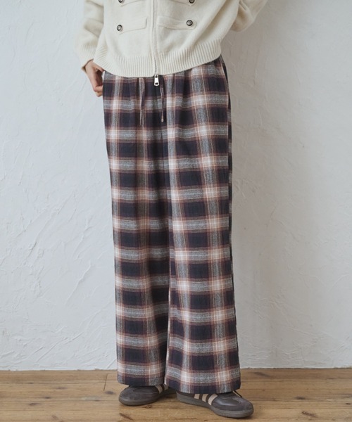 Anclear oui（アンクリアウィ）の「クレープチェックイージーパンツ（その他パンツ・レディース・ブラック/ブラウン・F）」の15枚目の写真