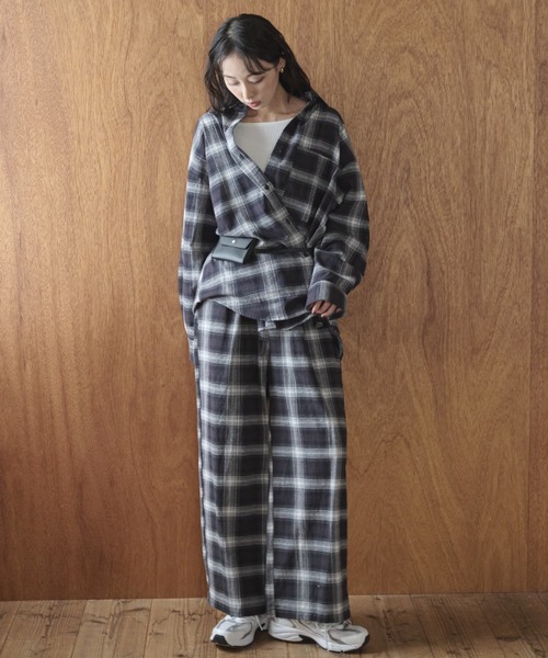 Anclear oui（アンクリアウィ）の「クレープチェックイージーパンツ（その他パンツ・レディース・ブラック/ブラウン・F）」の21枚目の写真