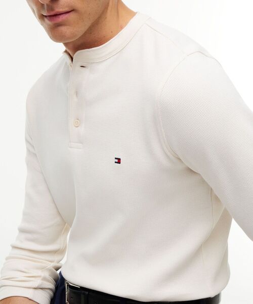 TOMMY HILFIGER（トミーヒルフィガー）の「スリム長袖ヘンリーネックワッフルTシャツ（Tシャツ/カットソー・メンズ・ネイビー/ホワイト・SMALL/MEDIUM/LARGE/X-LARGE）」の4枚目の写真
