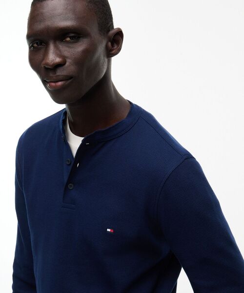 TOMMY HILFIGER（トミーヒルフィガー）の「スリム長袖ヘンリーネックワッフルTシャツ（Tシャツ/カットソー・メンズ・ネイビー/ホワイト・SMALL/MEDIUM/LARGE/X-LARGE）」の9枚目の写真