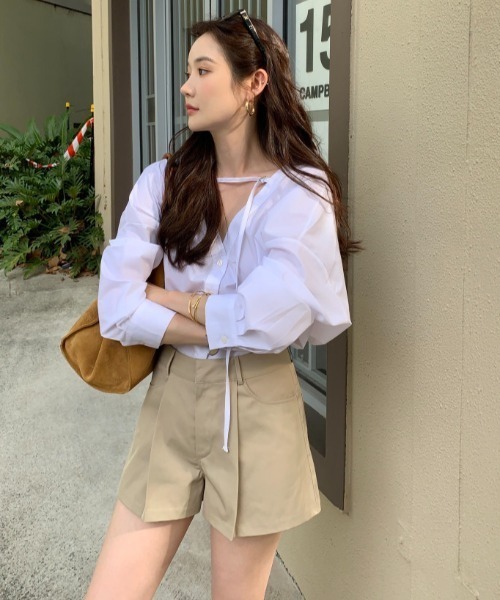 FAVORITO(ファヴォリート)の「Vネック長袖シャツ(シャツ/ブラウス・レディース・ホワイト/ブルー・F)」の19枚目の写真
