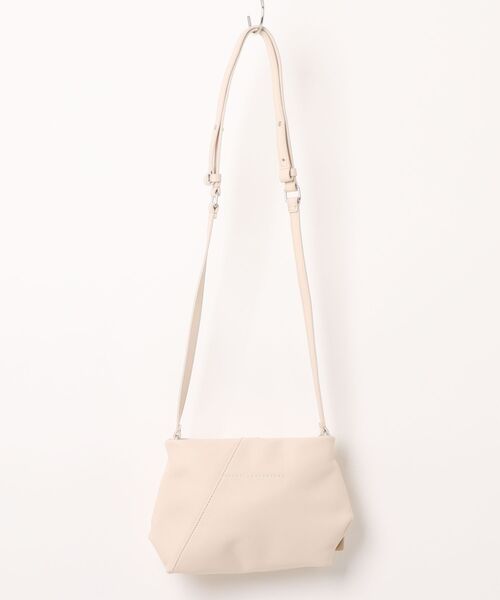 MM6 Maison Margiela（ｴﾑｴﾑｼｯｸｽ ﾒｿﾞﾝ ﾏﾙｼﾞｪﾗ）の「MM6 FOLDED J SHOULDER BAG（ショルダーバッグ・レディース・オフホワイト・FREE）」の2枚目の写真