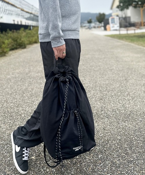 Reebok(リーボック)の「Reebok/リーボック 別注 ロゴ刺繍 2WAY バックパック&ワンショルダーバッグ ナイロン ドローコード ナップサック 男女兼用(バックパック/リュック・メンズ・ブラック/グレー・ONE SIZE)」の10枚目の写真