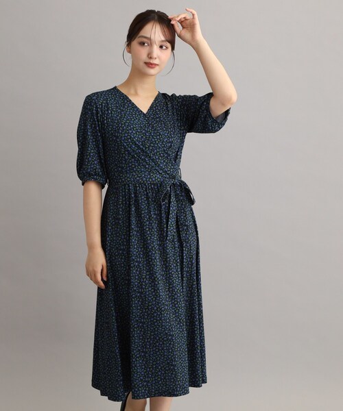 LAURA ASHLEY(ローラアシュレイ)の「【WEB限定/ジャージ素材/洗える/M_LL3サイズ】クィントン ヴァインズ柄ワンピース(ワンピース・レディース・ブラック系・38/40/42)」の1枚目の写真