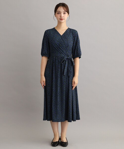 LAURA ASHLEY(ローラアシュレイ)の「【WEB限定/ジャージ素材/洗える/M_LL3サイズ】クィントン ヴァインズ柄ワンピース(ワンピース・レディース・ブラック系・38/40/42)」の11枚目の写真