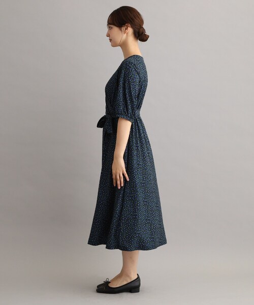 LAURA ASHLEY(ローラアシュレイ)の「【WEB限定/ジャージ素材/洗える/M_LL3サイズ】クィントン ヴァインズ柄ワンピース(ワンピース・レディース・ブラック系・38/40/42)」の10枚目の写真