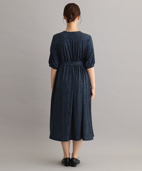 LAURA ASHLEY(ローラアシュレイ)の「【WEB限定/ジャージ素材/洗える/M_LL3サイズ】クィントン ヴァインズ柄ワンピース(ワンピース・レディース・ブラック系・38/40/42)」の9枚目の写真