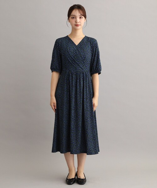 LAURA ASHLEY(ローラアシュレイ)の「【WEB限定/ジャージ素材/洗える/M_LL3サイズ】クィントン ヴァインズ柄ワンピース(ワンピース・レディース・ブラック系・38/40/42)」の3枚目の写真