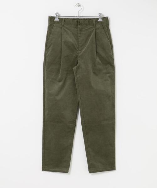 ITEMS URBANRESEARCH(アイテムズ アーバンリサーチ)の「細畝コーデュロイ タックテーパードパンツ(その他パンツ・メンズ・オリーブ/ダークブラウン/ベージュ/ブラック・MEDIUM/LARGE)」の4枚目の写真