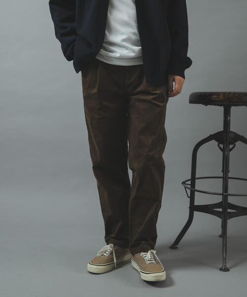 ITEMS URBANRESEARCH(アイテムズ アーバンリサーチ)の「細畝コーデュロイ タックテーパードパンツ(その他パンツ・メンズ・オリーブ/ダークブラウン/ベージュ/ブラック・MEDIUM/LARGE)」の7枚目の写真