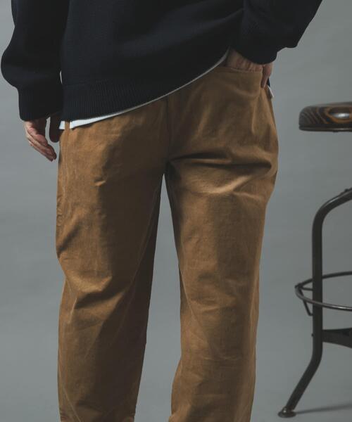 ITEMS URBANRESEARCH(アイテムズ アーバンリサーチ)の「細畝コーデュロイ タックテーパードパンツ(その他パンツ・メンズ・オリーブ/ダークブラウン/ベージュ/ブラック・MEDIUM/LARGE)」の10枚目の写真