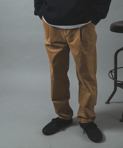 ITEMS URBANRESEARCH(アイテムズ アーバンリサーチ)の「細畝コーデュロイ タックテーパードパンツ(その他パンツ・メンズ・オリーブ/ダークブラウン/ベージュ/ブラック・MEDIUM/LARGE)」の12枚目の写真