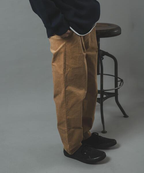 ITEMS URBANRESEARCH(アイテムズ アーバンリサーチ)の「細畝コーデュロイ タックテーパードパンツ(その他パンツ・メンズ・オリーブ/ダークブラウン/ベージュ/ブラック・MEDIUM/LARGE)」の13枚目の写真
