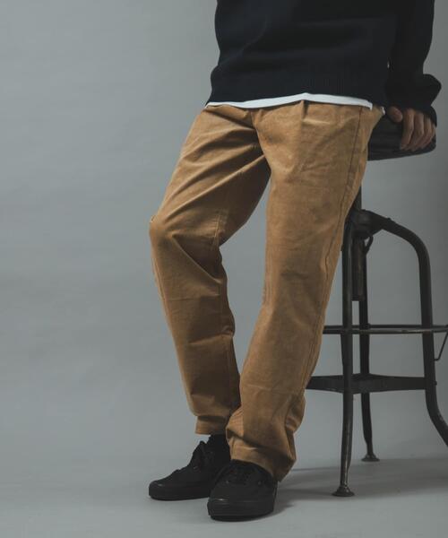 ITEMS URBANRESEARCH(アイテムズ アーバンリサーチ)の「細畝コーデュロイ タックテーパードパンツ(その他パンツ・メンズ・オリーブ/ダークブラウン/ベージュ/ブラック・MEDIUM/LARGE)」の16枚目の写真