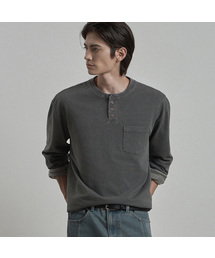 WORK ON BODY OFF（ワークオンボディオフ）の「テール セミオーバーフィット ピグメント ヘンリーネック Tシャツ [チャコール]（Tシャツ/カットソー）」